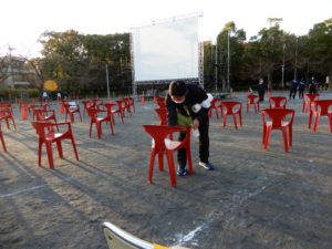 仕上げに客席のアルコール除菌