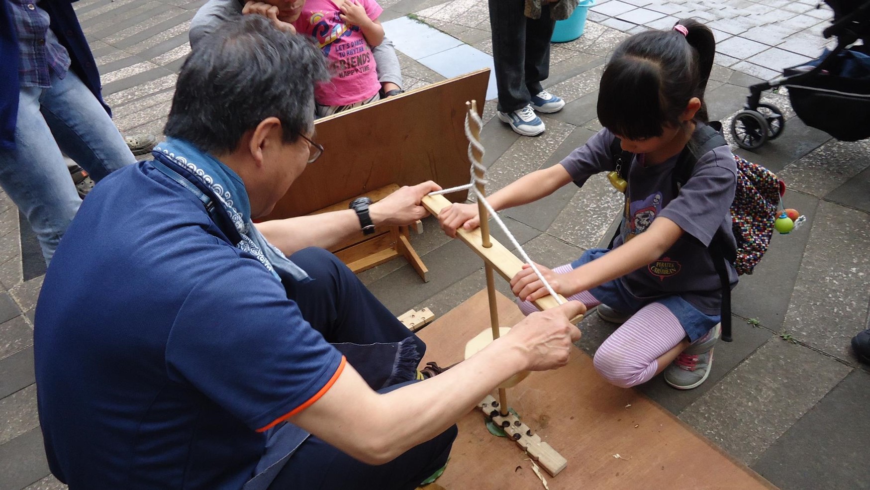 古代の火おこしに挑戦！　～君も今日から火おこし名人～