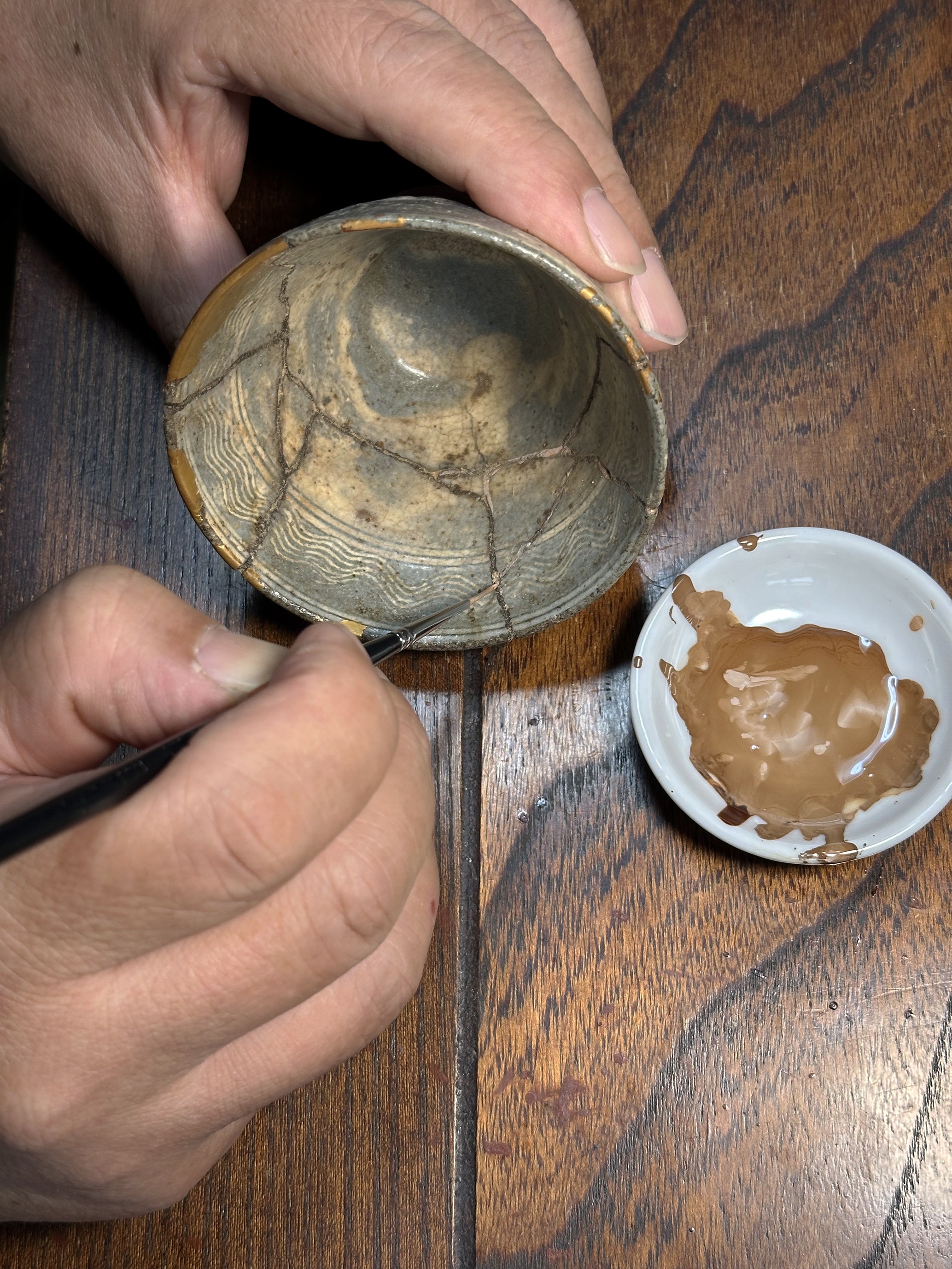 素黒目漆の固め作業